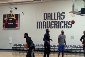 凯里·欧文正在给安东尼·戴维斯送出助攻！期待他们的 表现