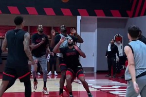 斯玛特谈加盟湖人意义：如同重获新生！就像小孩子开学第一天那样